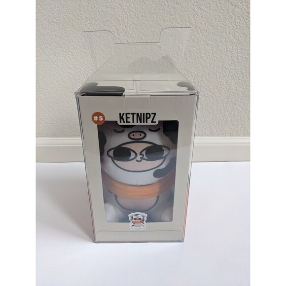Ketnipz #5 LoFi Girl Cow Plush "Bean" with Original Display Box Limited Edition - Picture 9 of 14